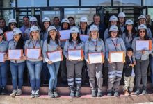 Photo of 26 mujeres cumplen sus sueños al egresar del programa Aprendices 2025 de Radomiro Tomic