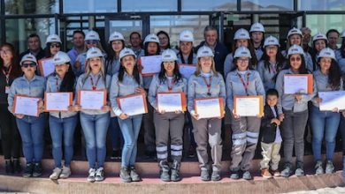 Photo of 26 mujeres cumplen sus sueños al egresar del programa Aprendices 2025 de Radomiro Tomic