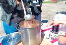 Photo of Jóvenes que cumplen sanción hacen entrega solidaria de desayuno a personas en situación de calle