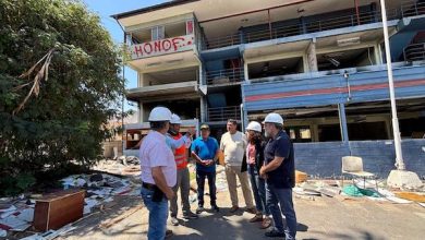 Photo of AUTORIDADES DE VIVIENDA, VECINOS Y EMPRESA, REALIZARON  INSPECCIÓN PARA DEMOLICIÓN DE EX EDIFICIO SERVIU