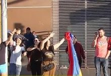 Photo of Venezolanos en Chile celebran captura de Maduro