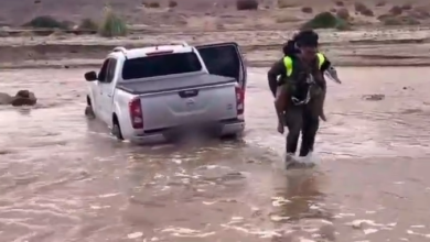 Photo of Carabineros rescata a familia atrapada por crecida del Río Loa