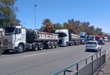 Photo of Camioneros de Calama mantienen movilizaciones tras desalojos