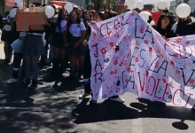 Photo of Estudiantes marchan en repudio por brutal crimen de paradocente del Lezaeta