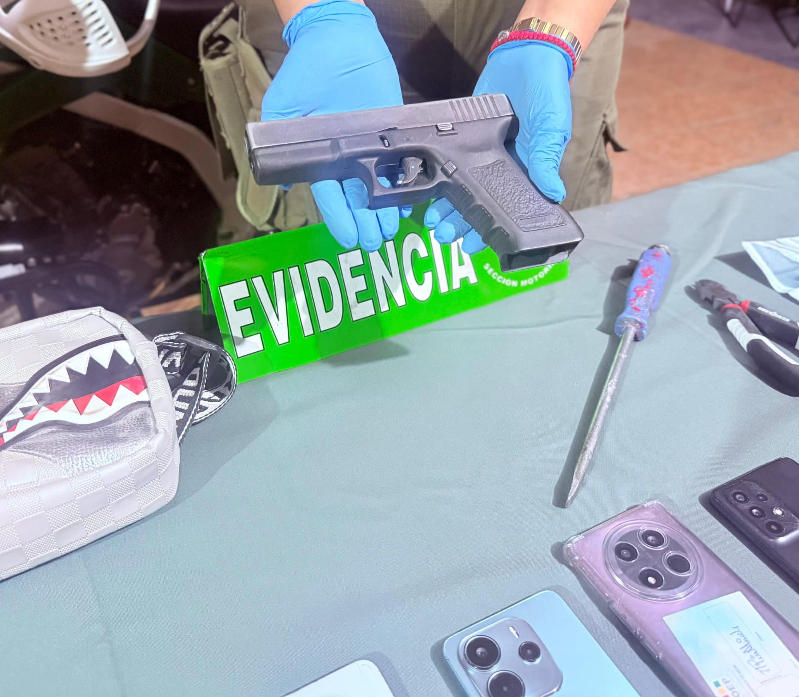 CARABINEROS DETIENE A 6 SUJETOS POR ROBO CON VIOLENCIA Y RECUPERA ...