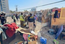 Photo of MUNICIPALIDAD DE CALAMA EJECUTA OPERATIVO DE DESALOJO Y LIMPIEZA EN TERRENO PRIVADO TOMADO POR PERSONAS EN SITUACIÓN DE CALLE