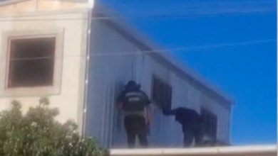 Photo of Bomberos concurre a emergencia y descubren a ladrón dentro de una vivienda